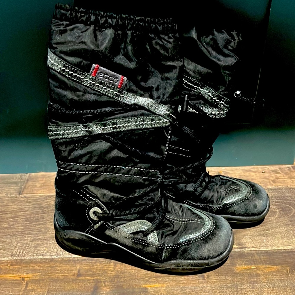 Ecco boots. Great shape. Little girls.